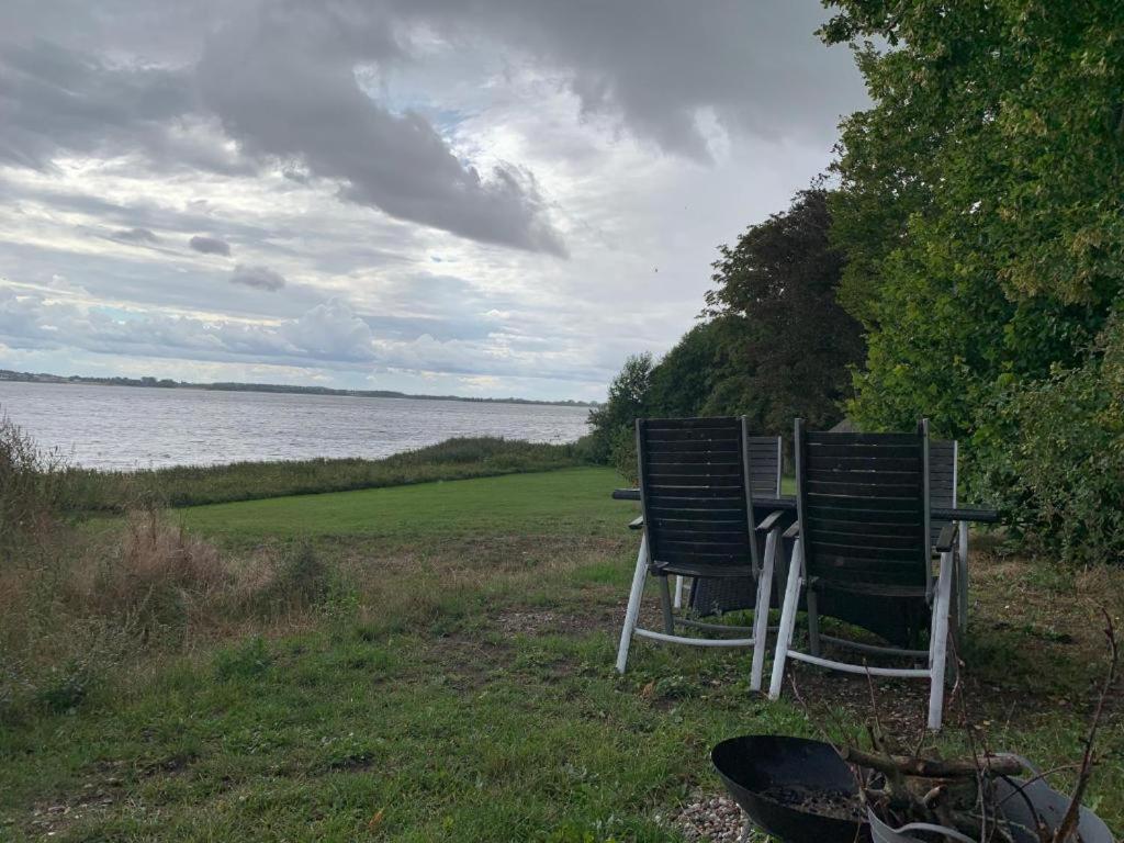 Hytte I Forste Raekke Til Fjord 호텔 Holbæk 외부 사진